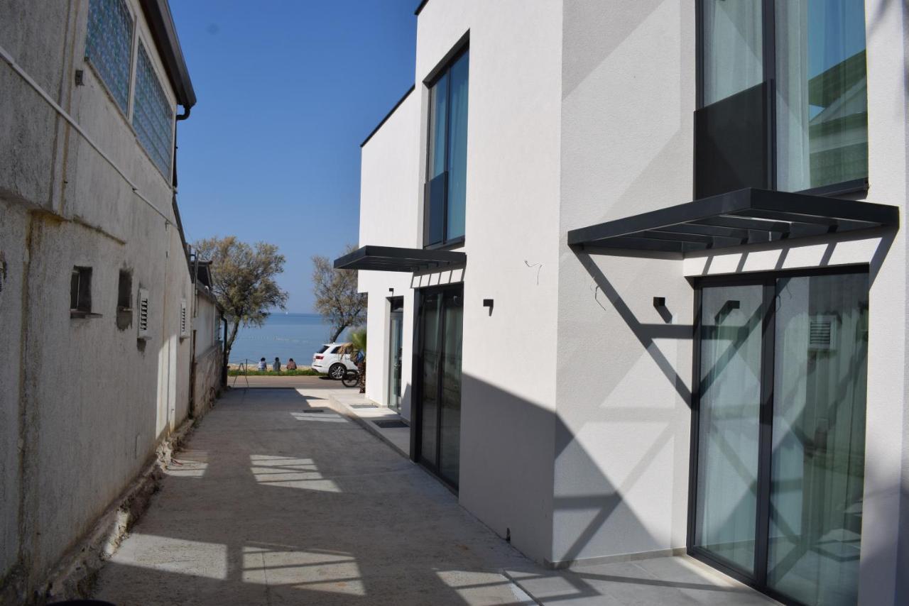 פורץ Maresole Beachfront Residence מראה חיצוני תמונה