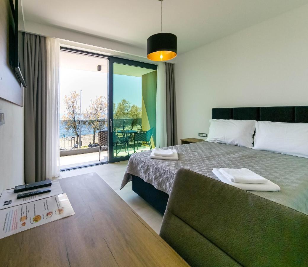 פורץ Maresole Beachfront Residence מראה חיצוני תמונה