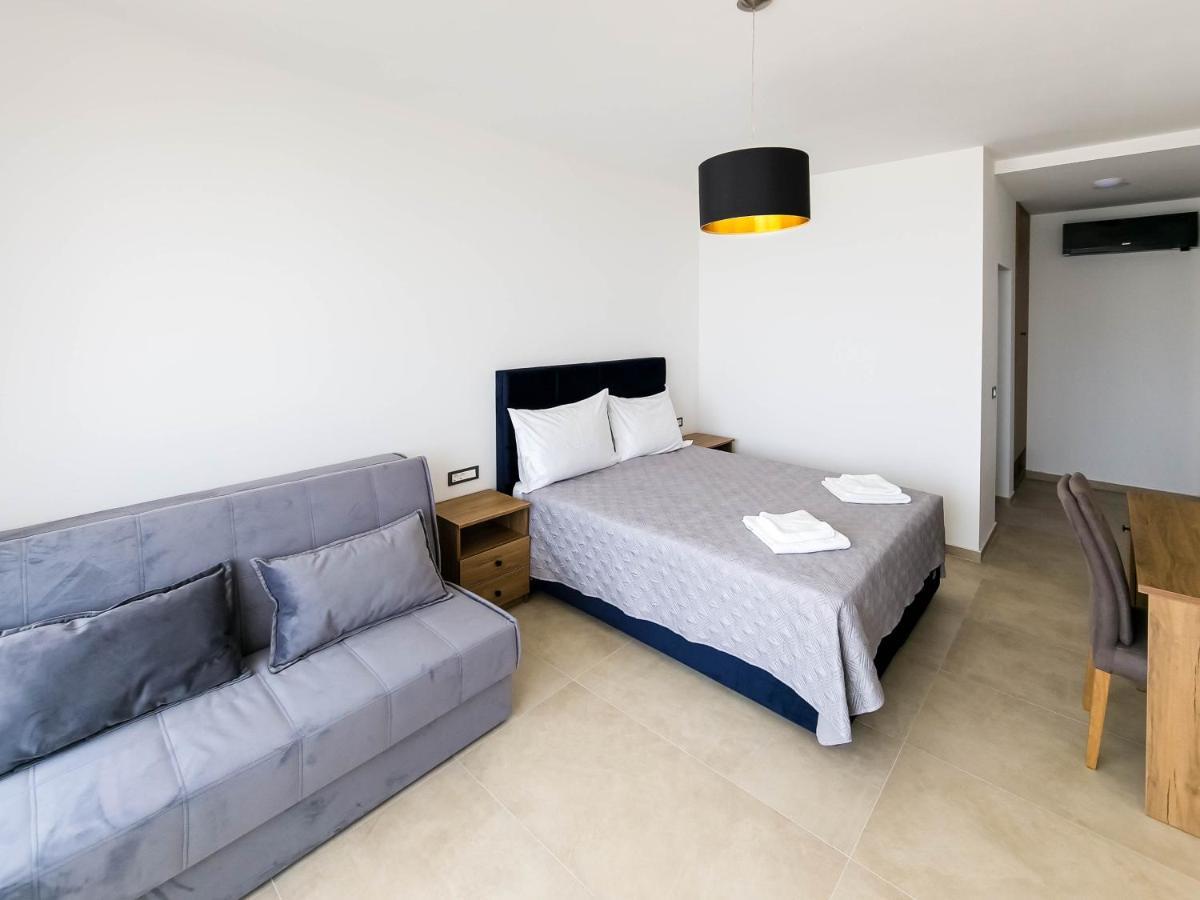 פורץ Maresole Beachfront Residence מראה חיצוני תמונה
