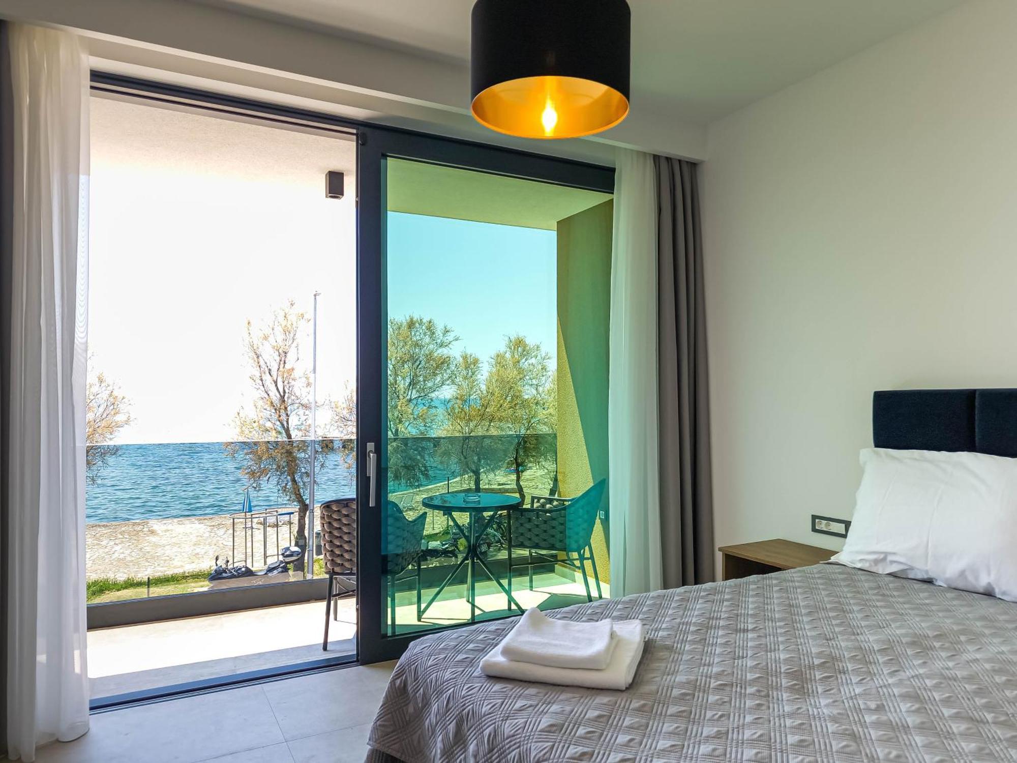 פורץ Maresole Beachfront Residence מראה חיצוני תמונה